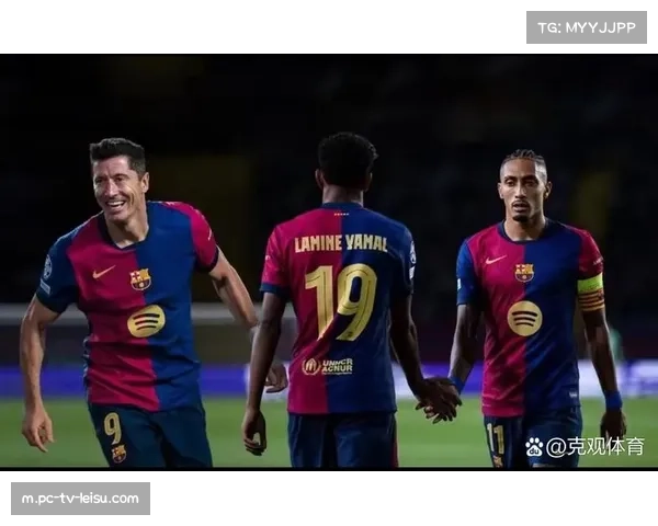 巴萨前场三人组换位频繁 莱万回撤为亚马尔创造空间